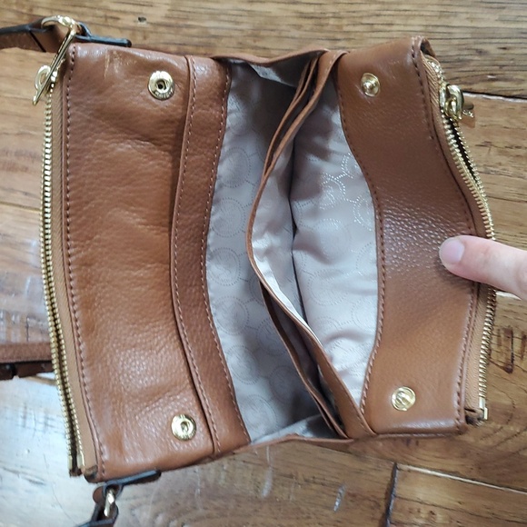 Michael Kors Fulton Double Zip Tan Leather Crossbody Bag - Picture 4 of 7